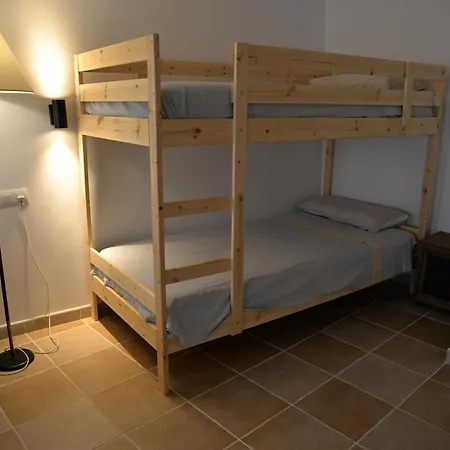 Casa Con Encanto En El Centro De Peralada: 6 Personas, Wifi, Smart Tv, A/c - Es-228-172 Daire Peralada