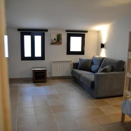 Casa Con Encanto En El Centro De Peralada: 6 Personas, Wifi, Smart Tv, A/c - Es-228-172 *