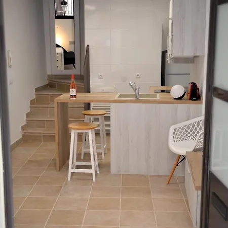 Apartment Casa Con Encanto En El Centro De Peralada: 6 Personas, Wifi, Smart Tv, A/c - Es-228-172 *
