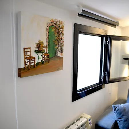 Casa Con Encanto En El Centro De Peralada: 6 Personas, Wifi, Smart Tv, A/c - Es-228-172