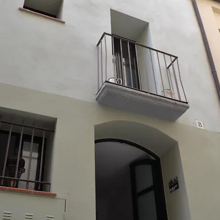 Casa Con Encanto En El Centro De Peralada: 6 Personas, Wifi, Smart Tv, A/c - Es-228-172 Apartment *
