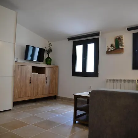 Apartment Casa Con Encanto En El Centro De Peralada: 6 Personas, Wifi, Smart Tv, A/c - Es-228-172