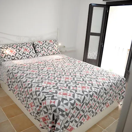 Casa Con Encanto En El Centro De Peralada: 6 Personas, Wifi, Smart Tv, A/c - Es-228-172