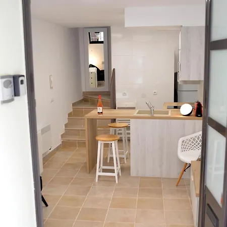 Casa Con Encanto En El Centro De Peralada: 6 Personas, Wifi, Smart Tv, A/c - Es-228-172 * Peralada