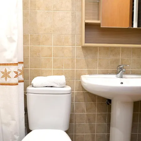 Casa Con Encanto En El Centro De Peralada: 6 Personas, Wifi, Smart Tv, A/c - Es-228-172 Apartment Peralada