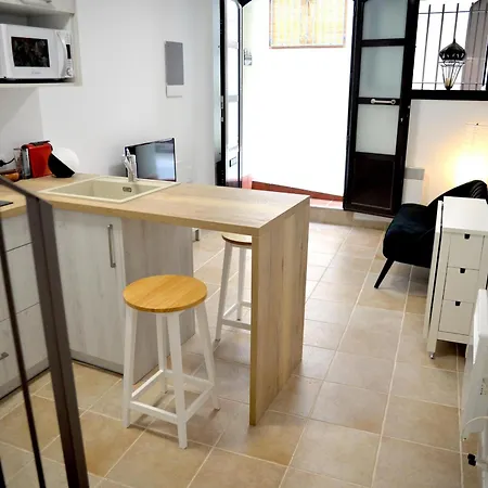 Apartment Casa Con Encanto En El Centro De Peralada: 6 Personas, Wifi, Smart Tv, A/c - Es-228-172 *