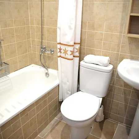 Apartment Casa Con Encanto En El Centro De Peralada: 6 Personas, Wifi, Smart Tv, A/c - Es-228-172 *