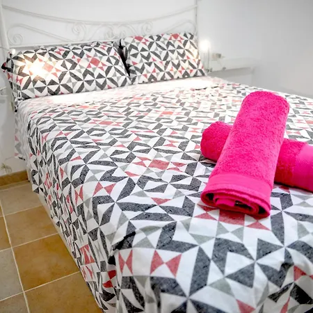 Apartment Casa Con Encanto En El Centro De Peralada: 6 Personas, Wifi, Smart Tv, A/c - Es-228-172 *