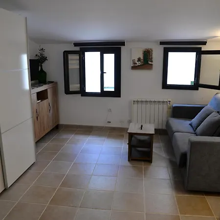 Casa Con Encanto En El Centro De Peralada: 6 Personas, Wifi, Smart Tv, A/c - Es-228-172 Peralada
