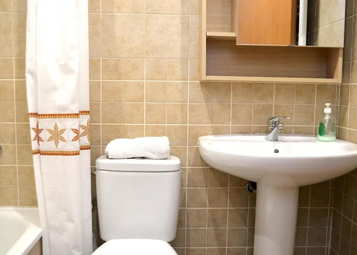 Casa Con Encanto En El Centro De Peralada: 6 Personas, Wifi, Smart Tv, A/c - Es-228-172 Appartamento Peralada